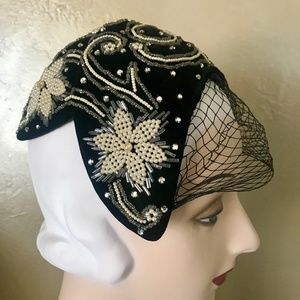 ELEGANT 1950s' BLACK VELOUR BEADED FELT COCKTAIL HAT